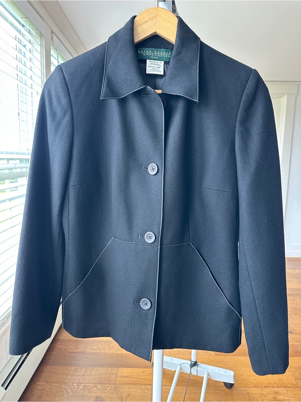 Harve Benard fitted jacket, button front, in a wool & viscose blend, lined